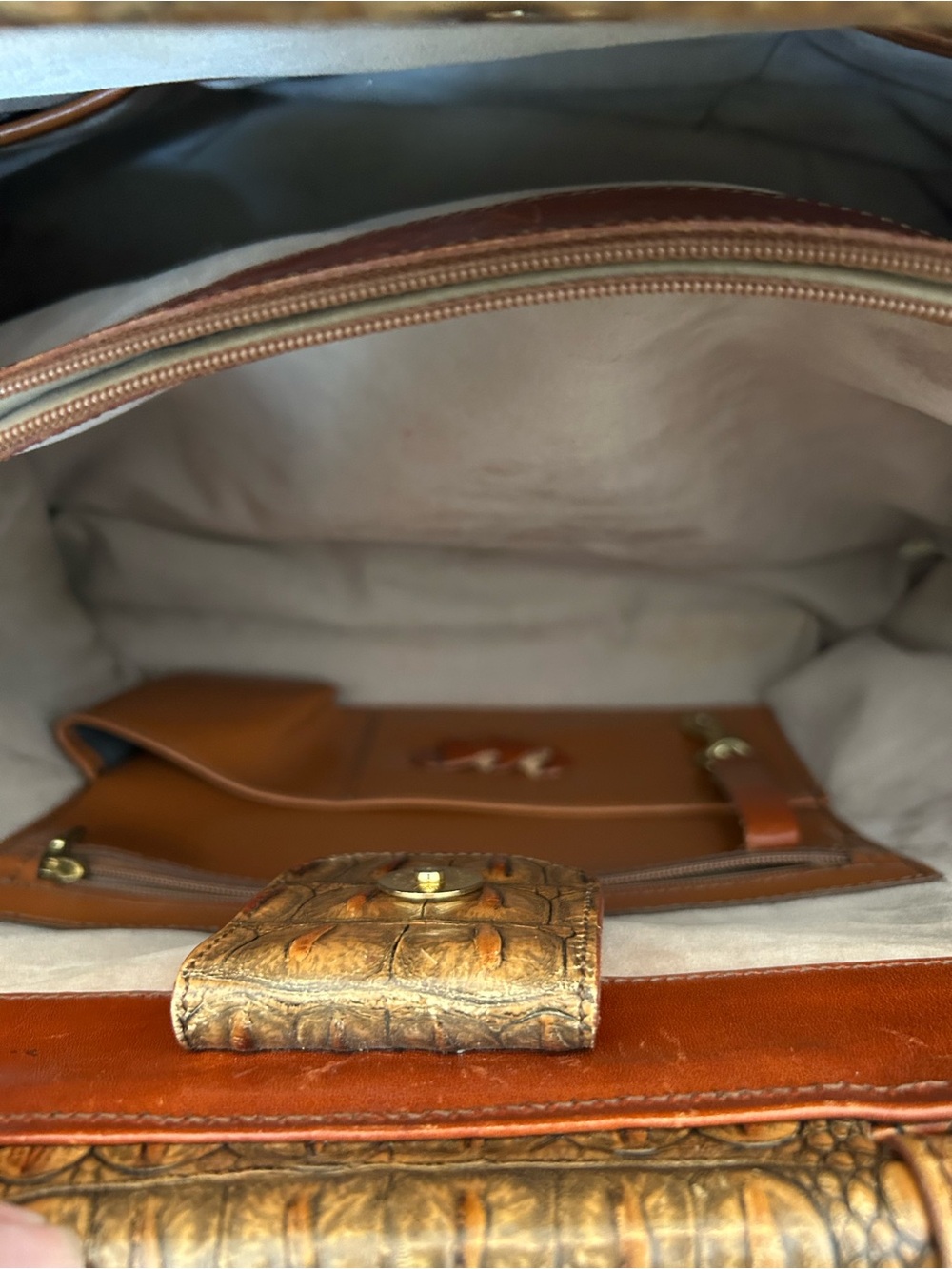 Brahmin Textured Croc-Embossed Brown Leather Tote - Classic Shoulder Bag - Picture 3 of 6